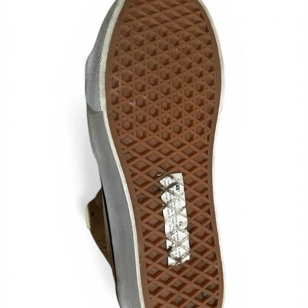 Vans Cream High-Top Sneakers with Floral and Heart Embroidery - Picture 9 of 14